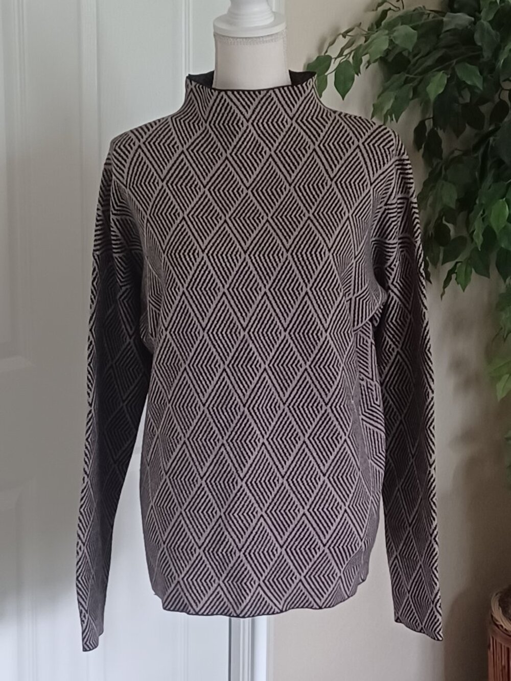 EUC H by Halston Black & Tan Diamond Print Funnel Neck Sweater Large